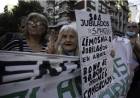 Una miseria: el Gobierno confirmó un aumento del 2,88% para jubilados y el bono seguirá plantado en $70.000
