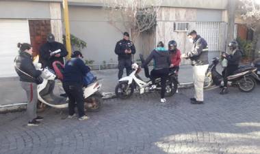 Retuvieron motos y remises en contrles de tránsito