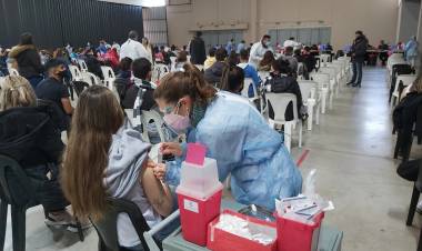 Fueron vacunados jóvenes de 20 a 25 años 