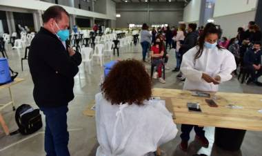 Primera jornada de vacunación a jóvenes