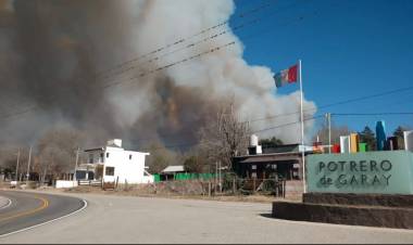 Bomberos de la ciudad se sumaron al combate del fuego en las sierras