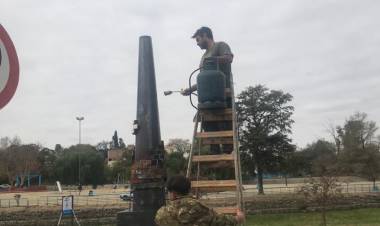 Restauran el monumento a la vieja chimenea de Alberdi