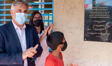 Llaryora construye aulas municipales en Córdoba
