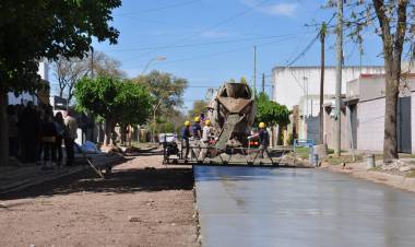 Anunciaron pavimentación de barrio Cottolengo