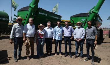 Manuel Calvo en Expo Agro junto a  Martín Llaryora