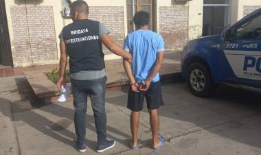 LA POLICIA DETUVO A UN HOMBRE EN UN ALLANAMIENTO CON FRONDOSOS ANTECEDENTES POLICIALES