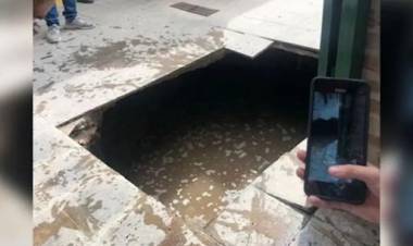 Cedió el piso de una escuela y cinco alumnos cayeron en líquidos cloacales