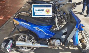  MOTOCICLETA CON PEDIDO DE SECUESTRO 