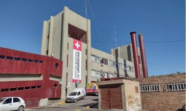 El taxista baleado en barrio Jardín se recupera en el Hospital de Urgencias