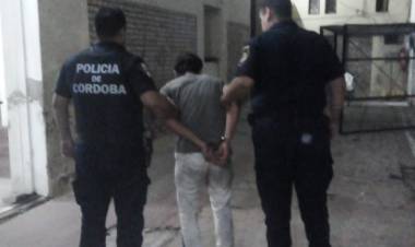  APREHENSIÓN DE MASCULINO POR VIOLACIÓN DE DOMICILIO Y RESISTENCIA A LA AUTORIDAD 