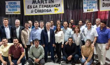Martín Llaryora recibió el apoyo de jefes comunales y dirigentes del PRO