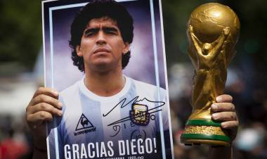 Hackearon las redes de Diego Maradona: los llamativos posteos