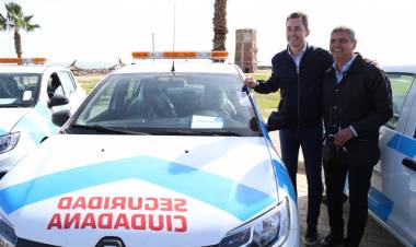 San Justo: Manuel Calvo entregó móviles de Seguridad Ciudadana