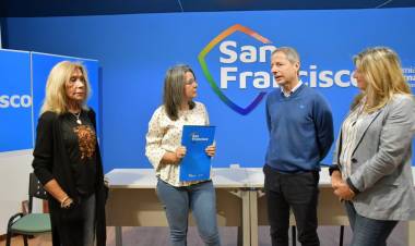  El intendente Damián Bernarte distinguió a la “Librera del año” Gabriela Pintos*