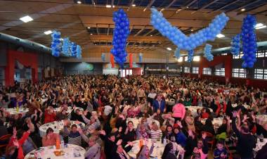 Multitudinario té bingo de Hacemos Unidos por Córdoba