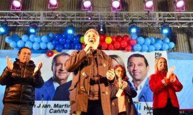 Llaryora prometió ampliar la oferta educativa superior en el norte cordobés