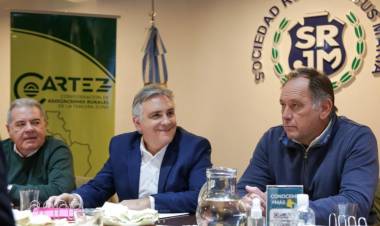 Llaryora se reunió con Cartez en la Rural de Jesús María y ratificó su defensa al campo
