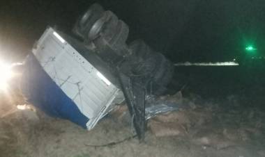  LA FRANCIA  - ACCIDENTE DE TRÁNSITO VUELCO DE ACOPLADO