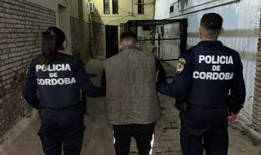 SUSTRACCIÓN DE MACETA , APREHENSIÓN DE MASCULINO Y RECUPERO DE ELEMENTO SUSTRAÍDO 