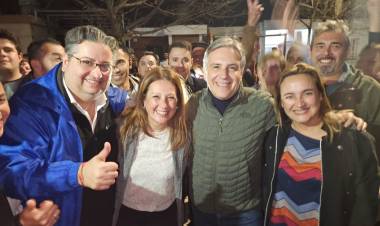 Martín Llaryora acompañó a Paola Nanini por el triunfo en Colonia Caroya y dijo que la gente eligió votar el trabajo en equipo