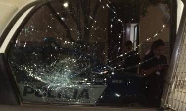 APREHENSIÓN DE MASCULINO POR RESISTENCIA A LA AUTORIDAD, AMENAZAS Y DAÑO A MÓVIL POLICIAL