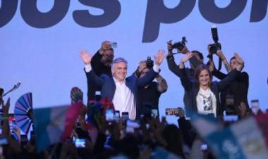 Llaryora es electo gobernador de Córdoba con una diferencia del 3,3%