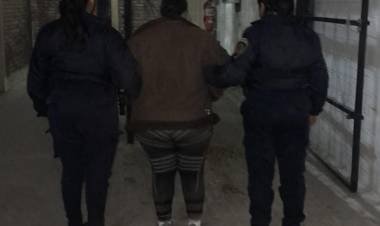  APREHENSIÓN DE FEMENINA POR RESISTENCIA A LA AUTORIDAD, AMENAZAS