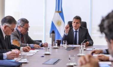 El Gobierno realiza designaciones transitorias en Economía y el Indec