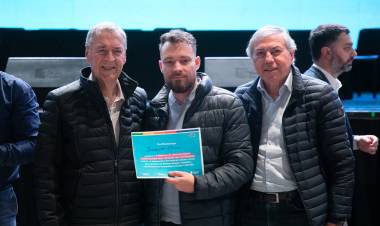 Schiaretti entregó fondos a 83 entidades que trabajan con personas con discapacidad