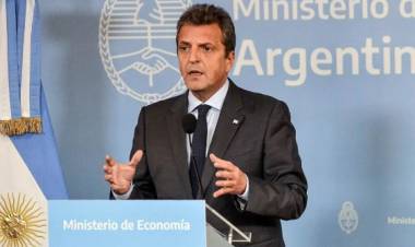 Massa anunció medidas para profesionales, monotributistas y pymes