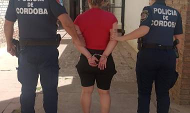  VIOLENCIA FAMILIAR - APREHENSIÓN DE FEMENINA 