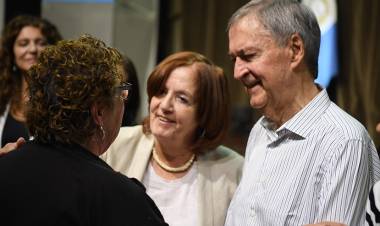 Schiaretti entregó 600 créditos del Banco de la Gente