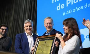 40 años de democracia: la Provincia distinguió a Abuelas de Plaza de Mayo