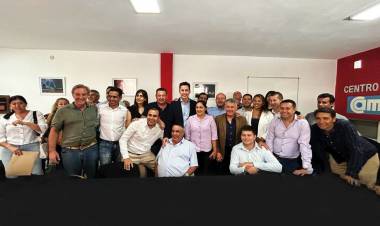 Manuel Calvo se reunió con intendentes del departamento Cruz del Eje