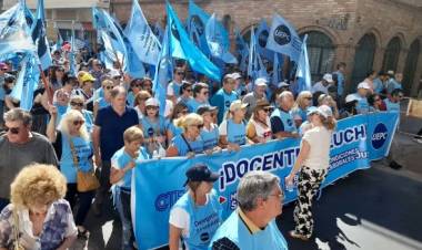 UEPC lanzó un paro y movilización: "La Provincia incumple el acuerdo salarial"