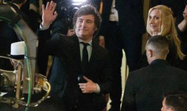 Milei dijo que mantendrá "absolutamente" el DNU y deseó que en 2024 se pueda "reconstruir" el país