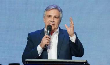 Llaryora: el Gobierno aplica "medidas gravísimas que van a llevar a un deterioro del empleo"