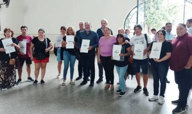 Nueve familias de Frontera recibieron las escrituras de sus viviendas 