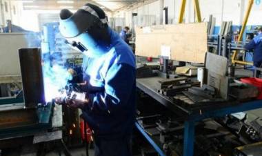 El Gobierno dejará de subsidiar las tarifas de luz a comercios, industrias y Pymes