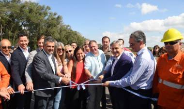 Llaryora habilitó la pavimentación de la Ruta Provincial 10, entre Las Perdices y Punta del Agua