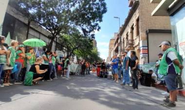 ATE movilizó en Córdoba y dijo “no a los despidos” del Gobierno Nacional