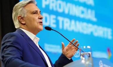 Llaryora se quejó de la quita de subsidios: "Eso hizo que se dispararan las boletas de luz"