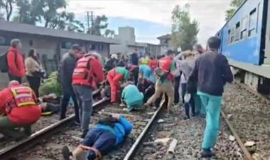 Chocaron dos formaciones de trenes en Buenos Aires: hay decenas de heridos