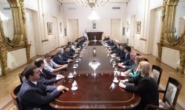 Pacto de Mayo: Kicillof anunció que no asistirá y ya son 5 los gobernadores que se bajan