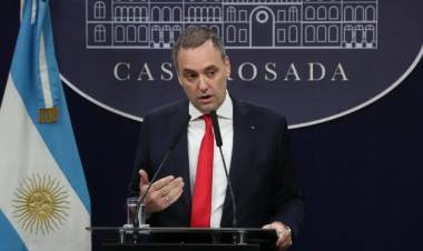 Adorni, sobre el hallazgo de petróleo en la Antártida: "Está siendo investigado por Cancillería"