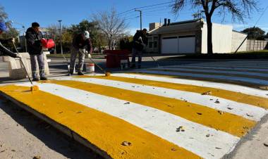 Reductores de velocidad: La Municipalidad realiza mantenimiento permante