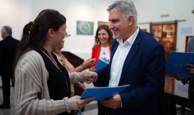 La Cumbre: Llaryora anunció un Polideportivo y lotes para viviendas