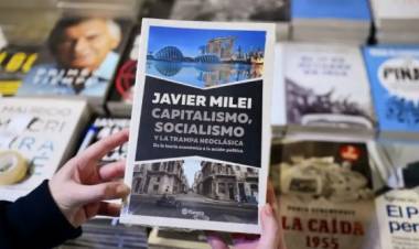 Plagio en el nuevo libro de Milei: denuncian que "copió párrafos" de distintos trabajos académicos