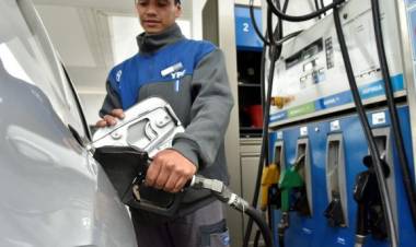 El Gobierno actualizó el impuesto a los combustibles y la nafta subirá un 20%