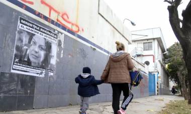 Sin detallar plan, el Gobierno entregará los alimentos sólo en escuelas: dejó de lado a comedores y merenderos